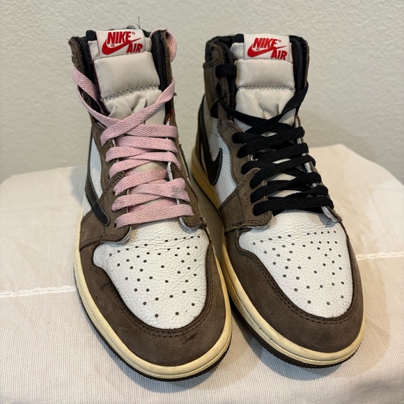 Nike Air Jordan 1 Retro High OG SP Travis Scott "Mocha" sneaker - Picture 4 of 13